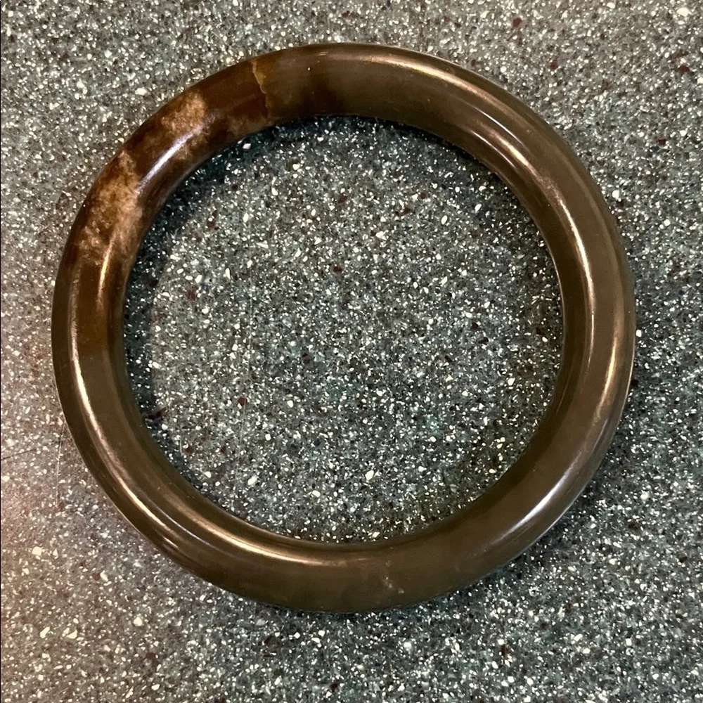 Elegant Jade Bangle - Picture 6 of 10